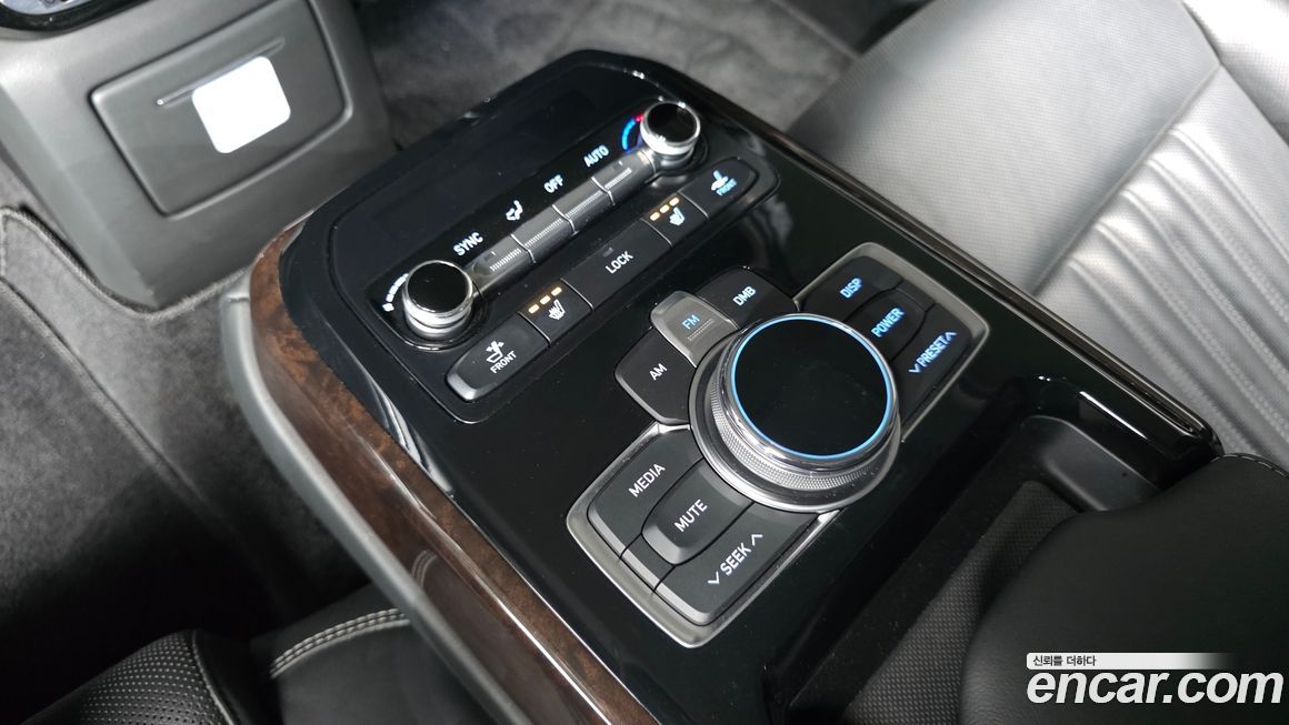 Genesis EQ900 2016