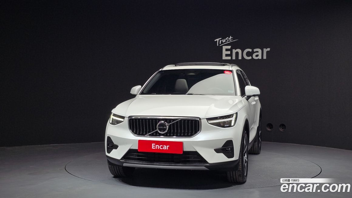 Volvo XC40 2025