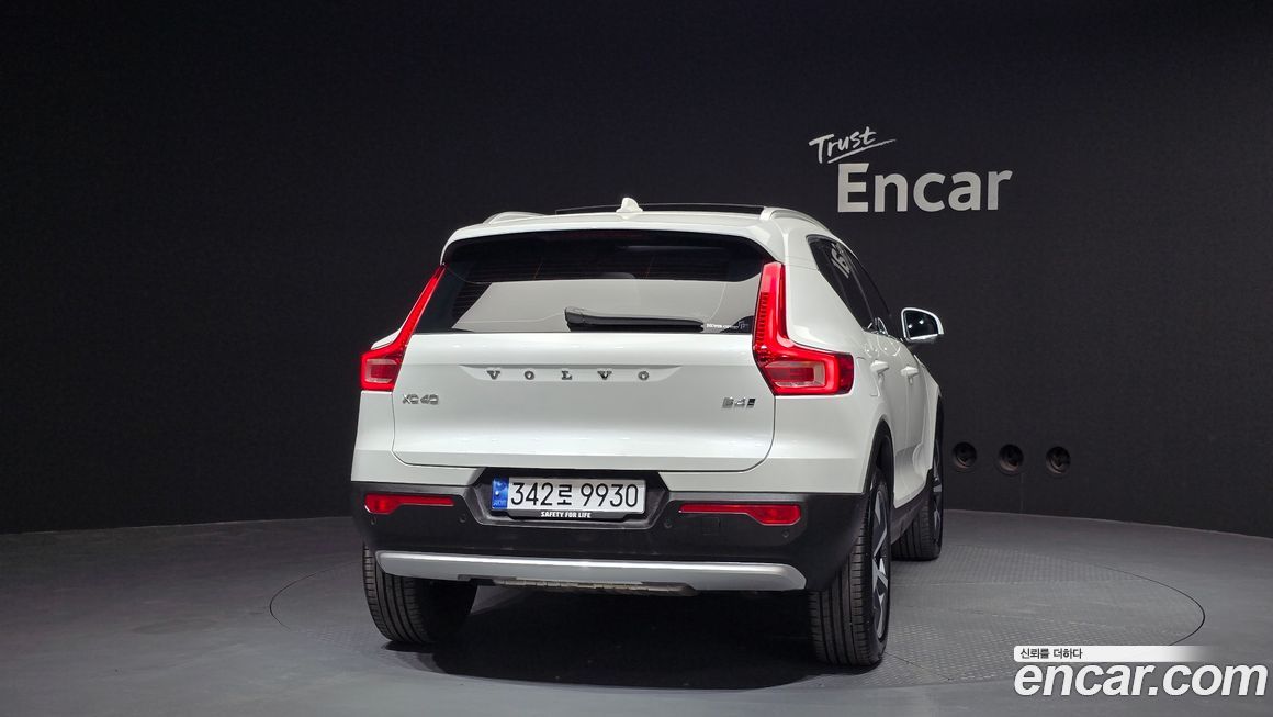 Volvo XC40 2025