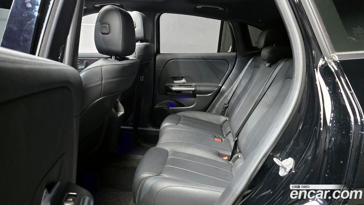 Mercedes-Benz GLA-Class 2021