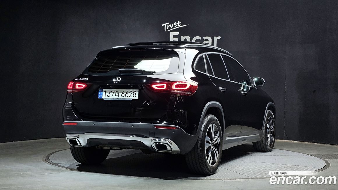 Mercedes-Benz GLA-Class 2021