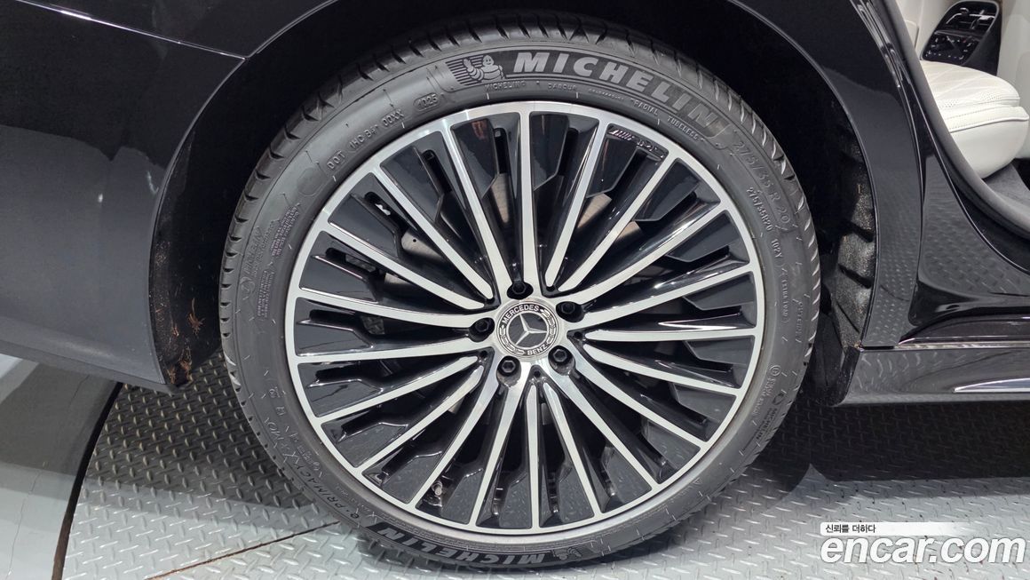 Mercedes-Benz E-Class 2025