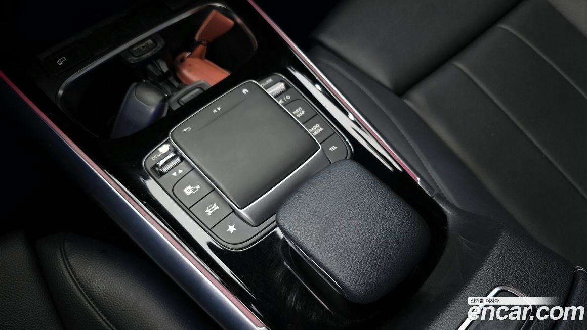 Mercedes-Benz GLA-Class 2021