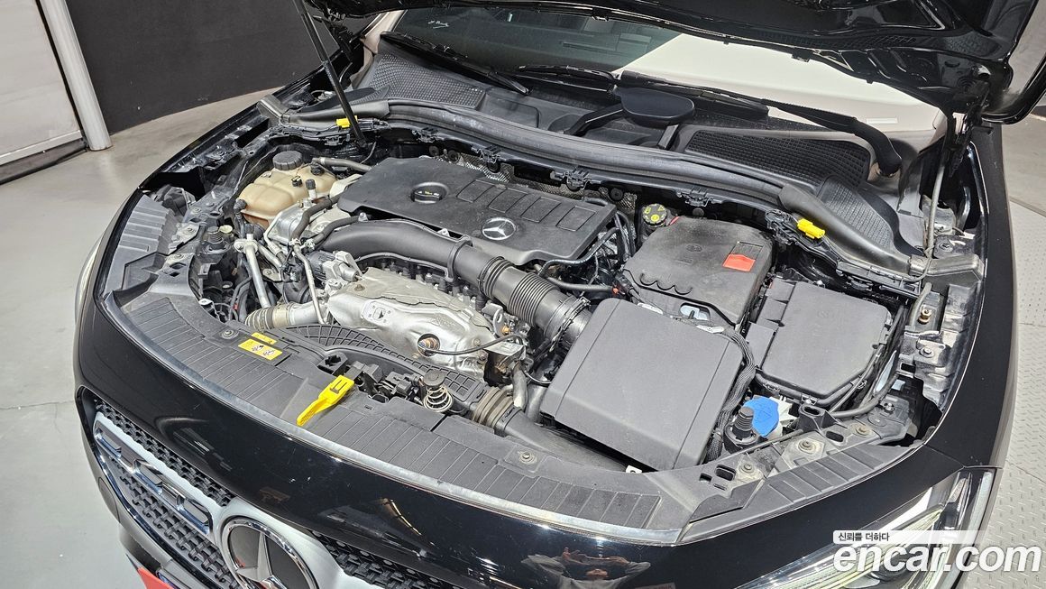 Mercedes-Benz GLA-Class 2021