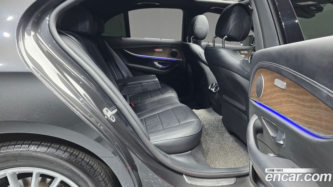 Mercedes-Benz E-Class 2021