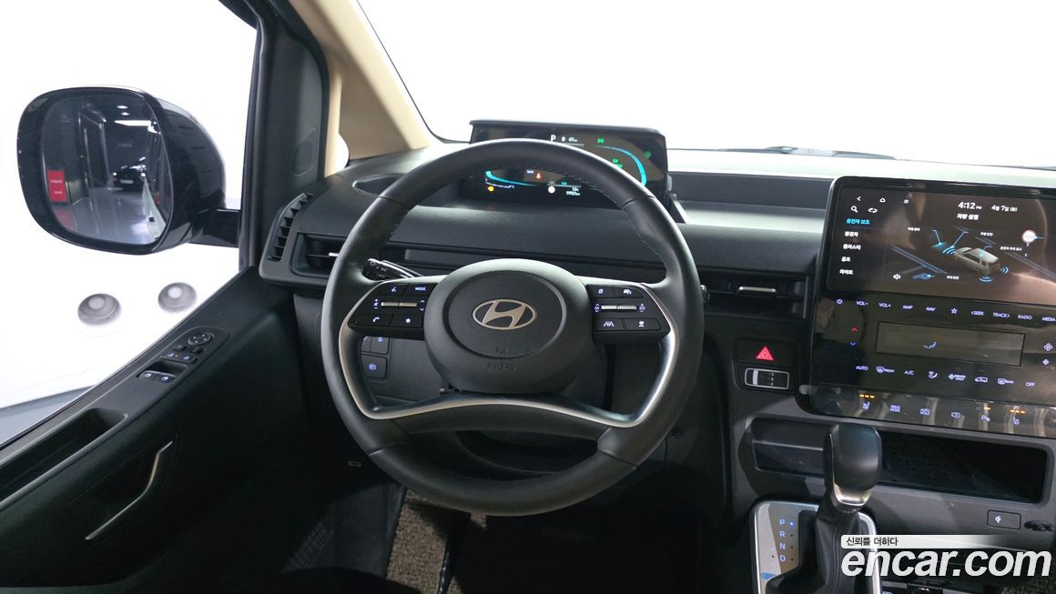Hyundai Staria 2025