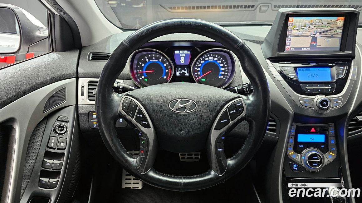 Hyundai AVANTE 2013