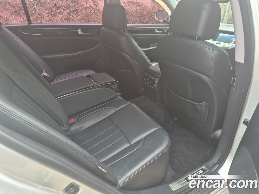 Hyundai Genesis 2013