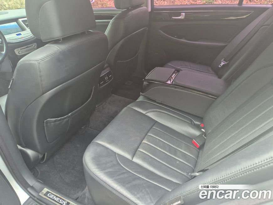 Hyundai Genesis 2013