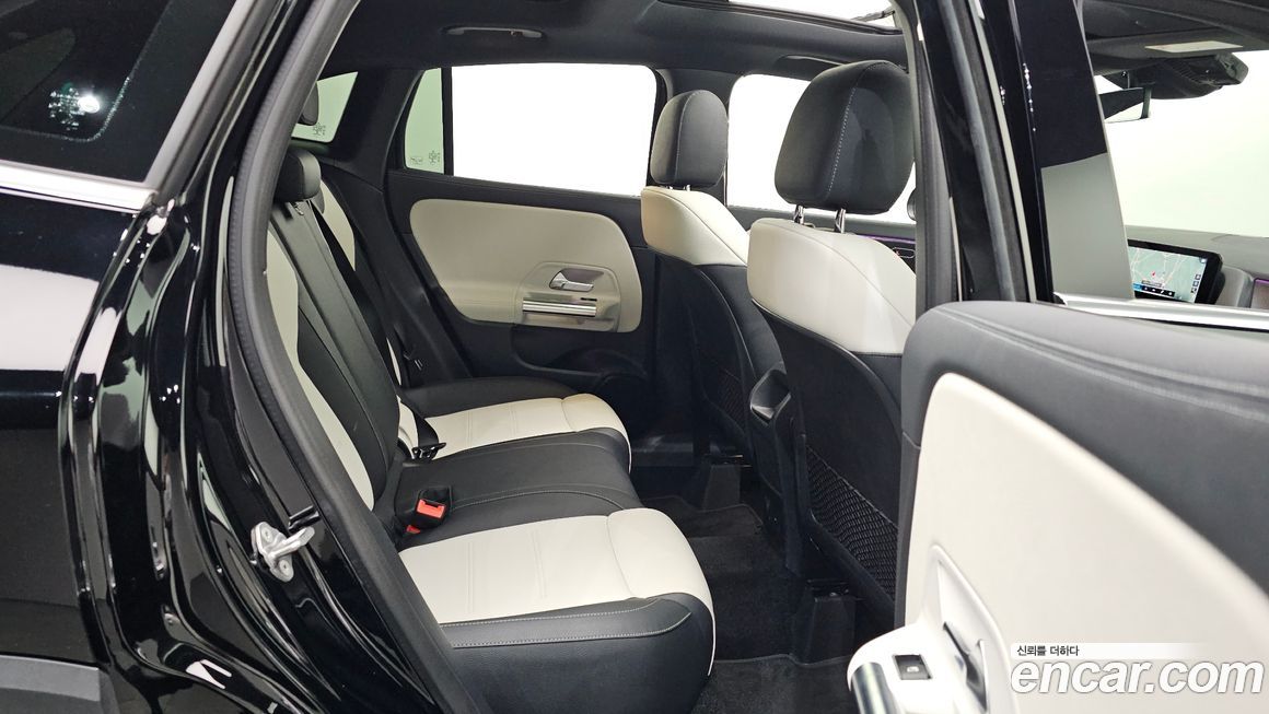 Mercedes-Benz GLA-Class 2021