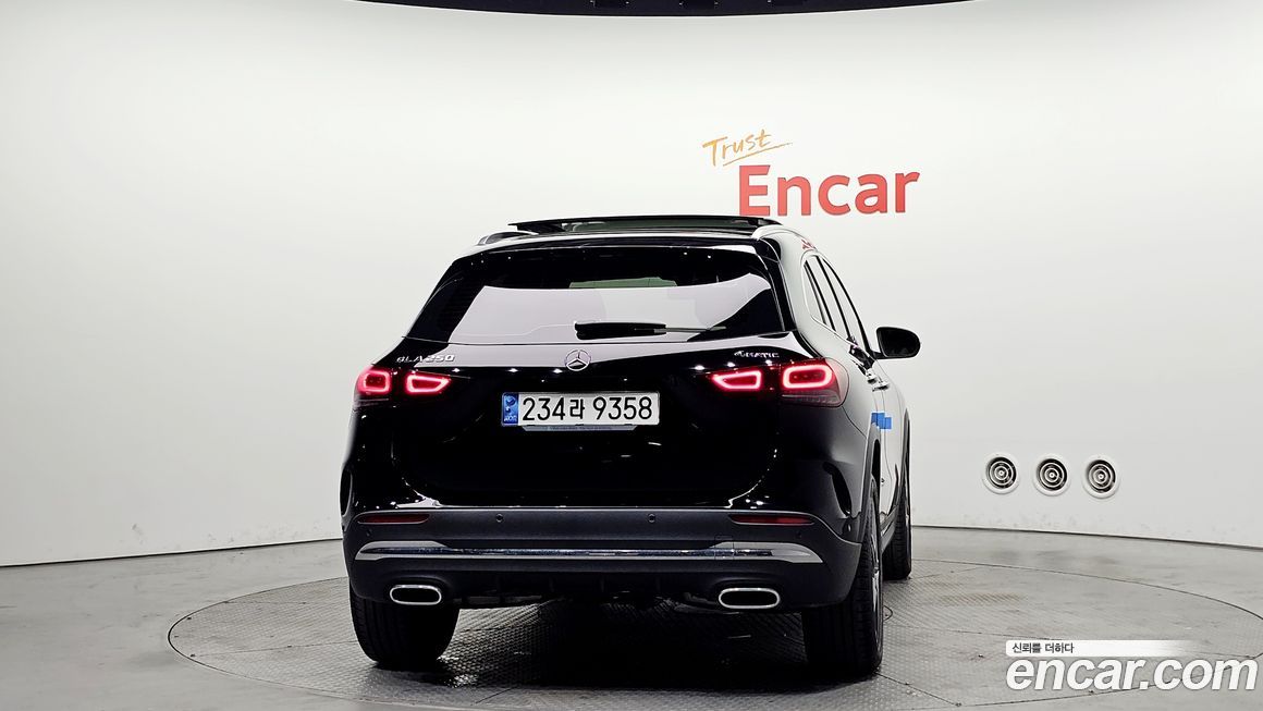 Mercedes-Benz GLA-Class 2021