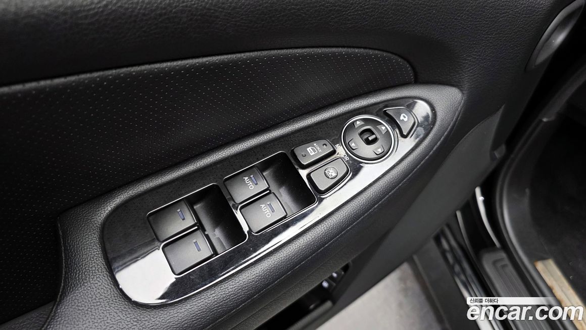 Hyundai Genesis 2013