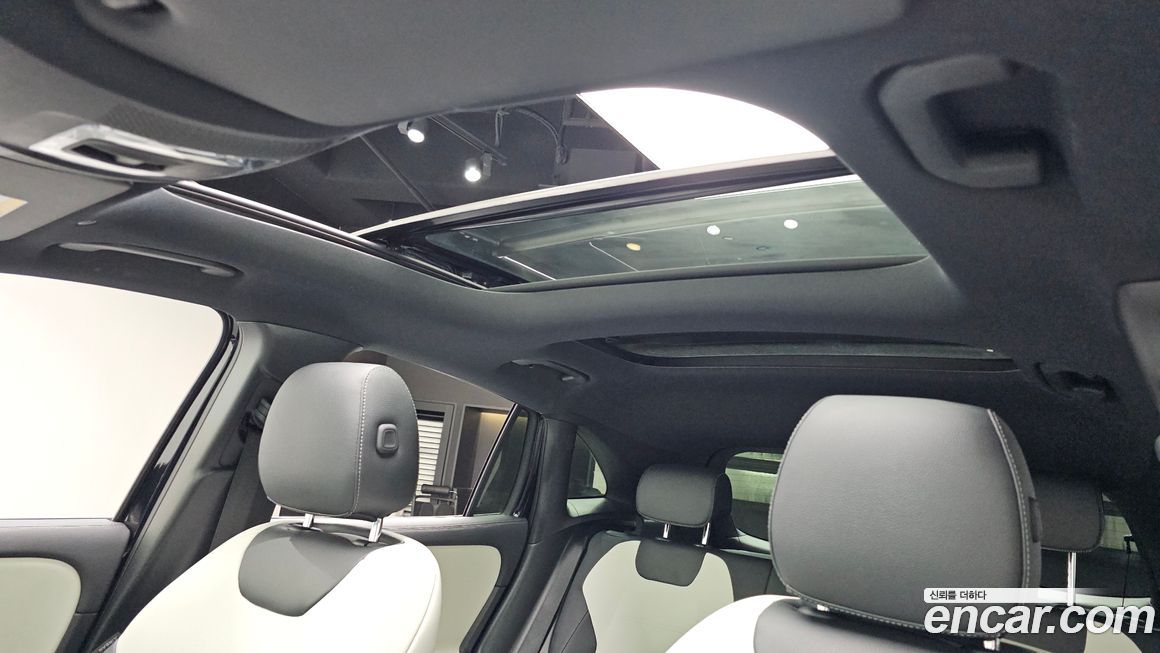 Mercedes-Benz GLA-Class 2021