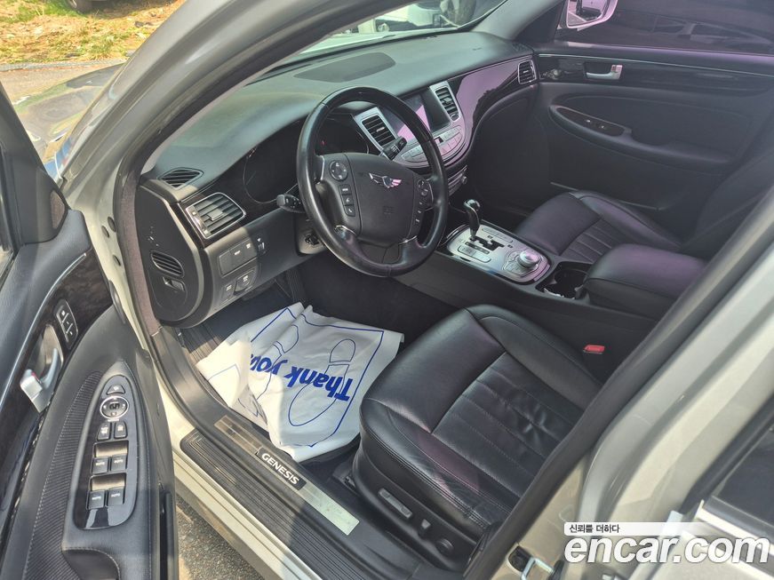 Hyundai Genesis 2013