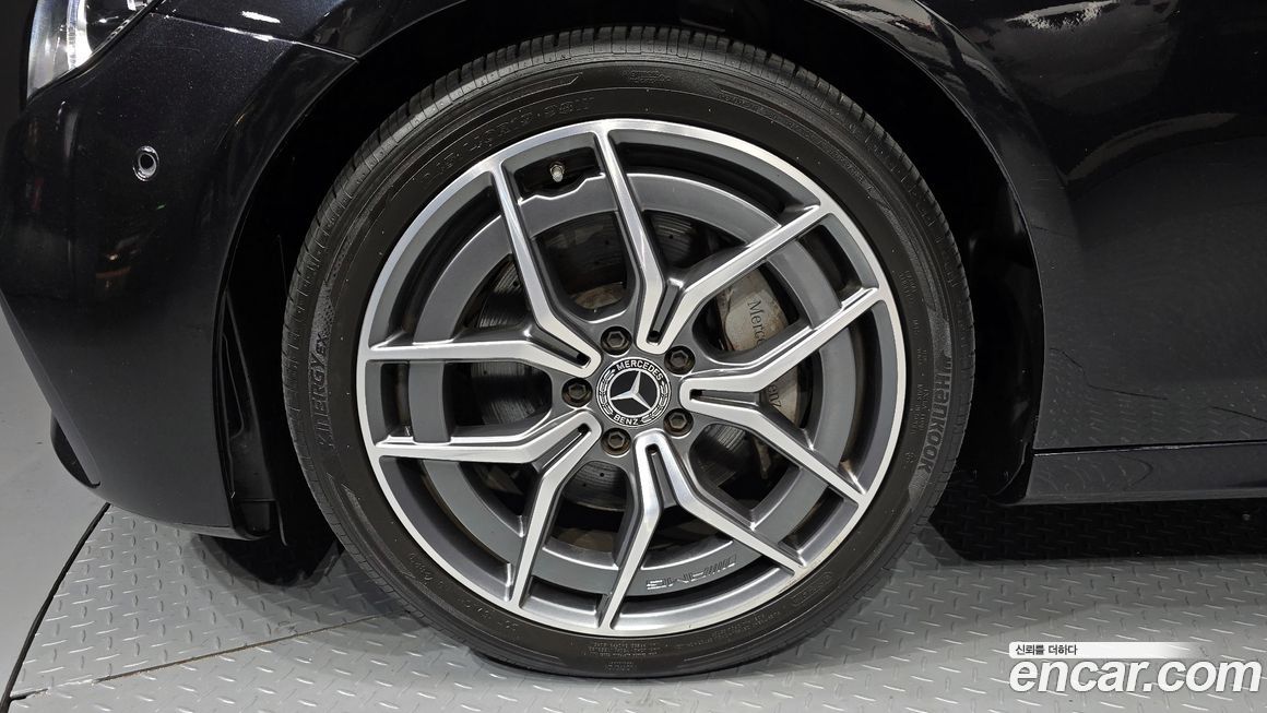 Mercedes-Benz E-Class 2022