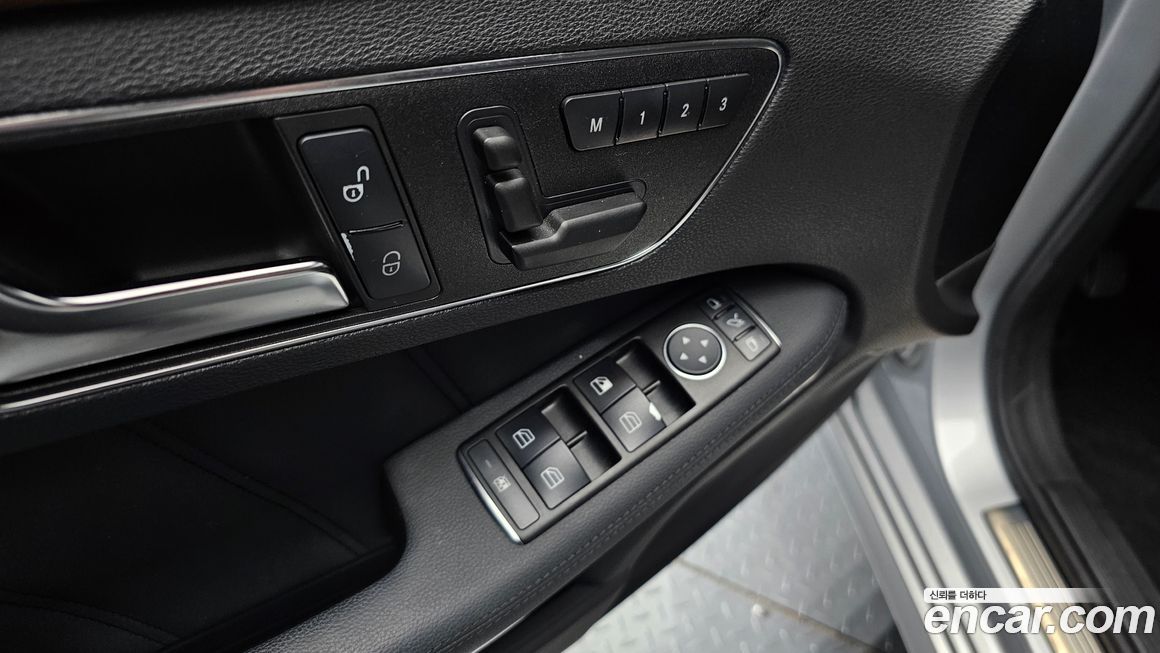 Mercedes-Benz E-Class 2012