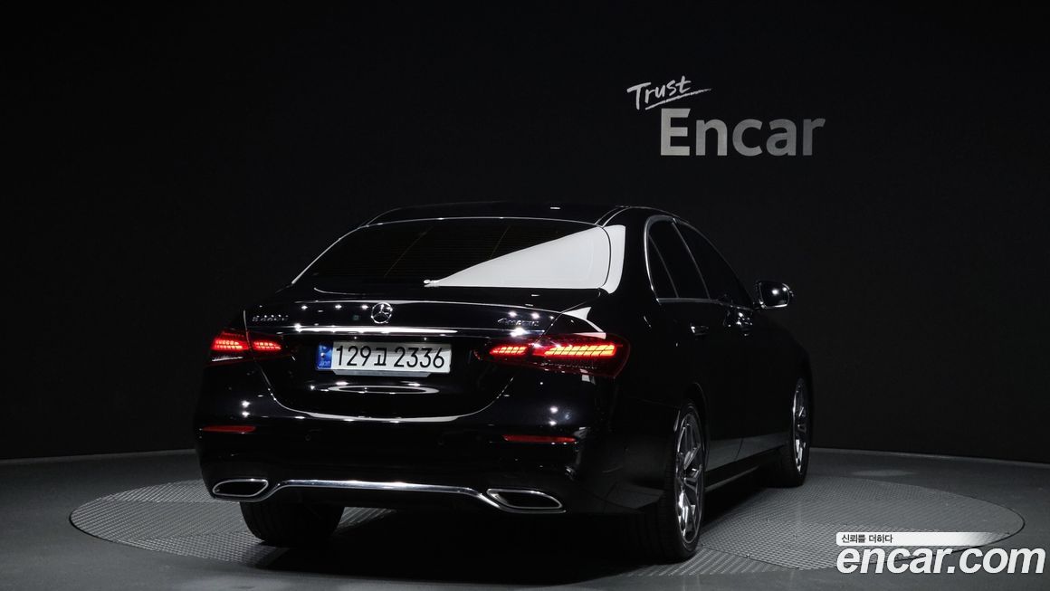Mercedes-Benz E-Class 2022