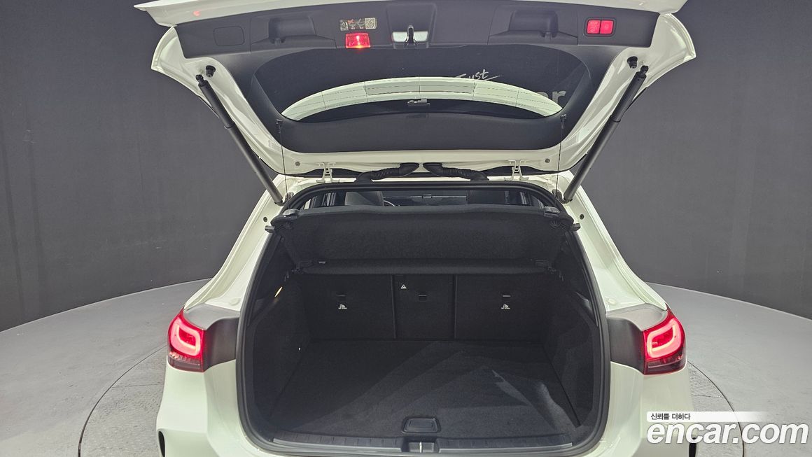 Mercedes-Benz GLA-Class 2023