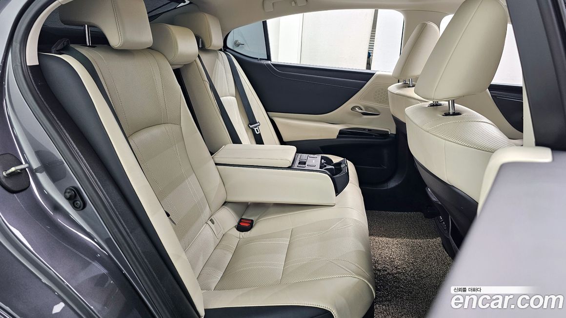 Lexus ES 2023