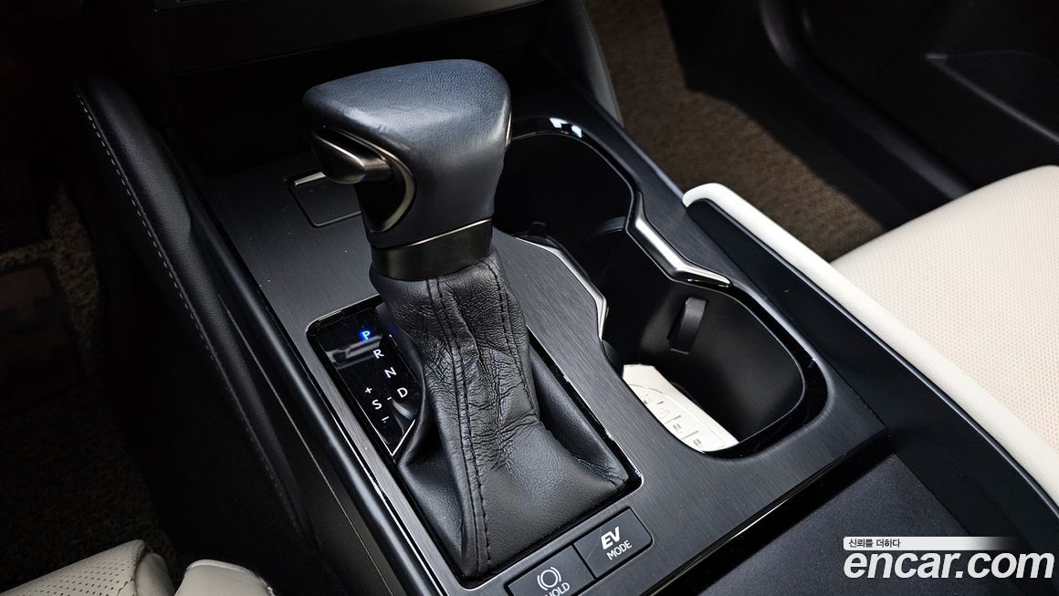Lexus ES 2023