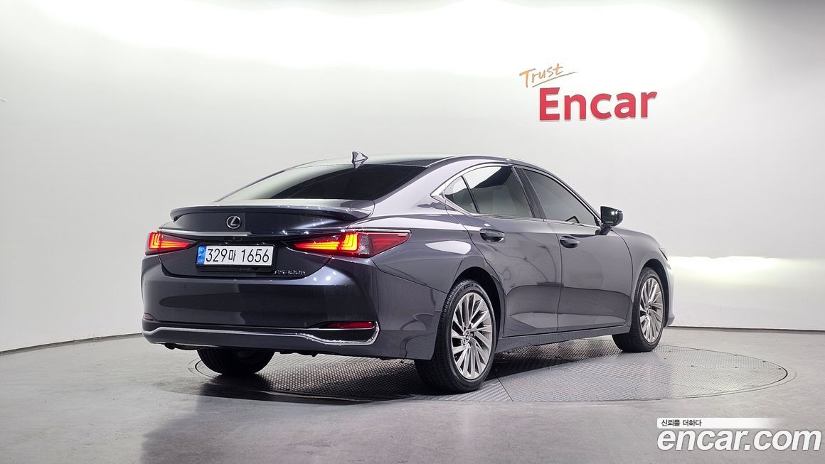 Lexus ES 2023
