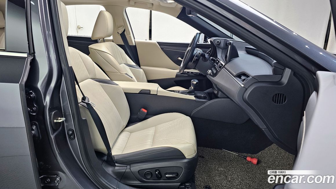 Lexus ES 2023