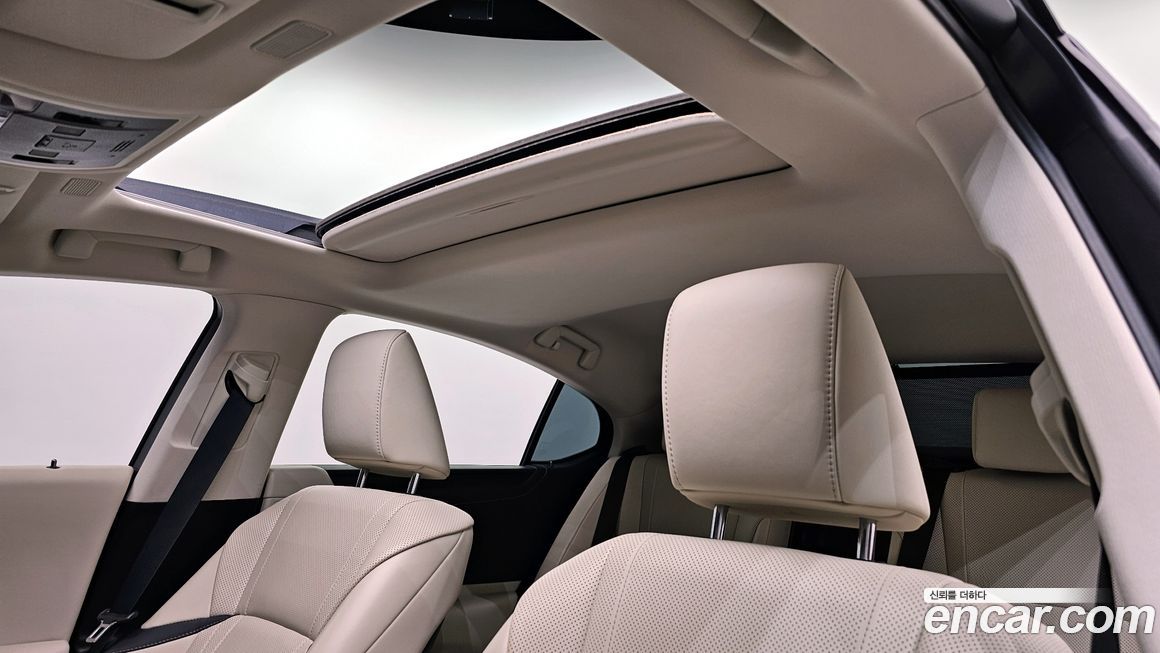 Lexus ES 2023