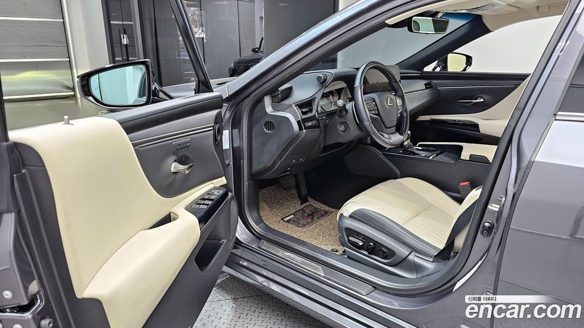 Lexus ES 2023