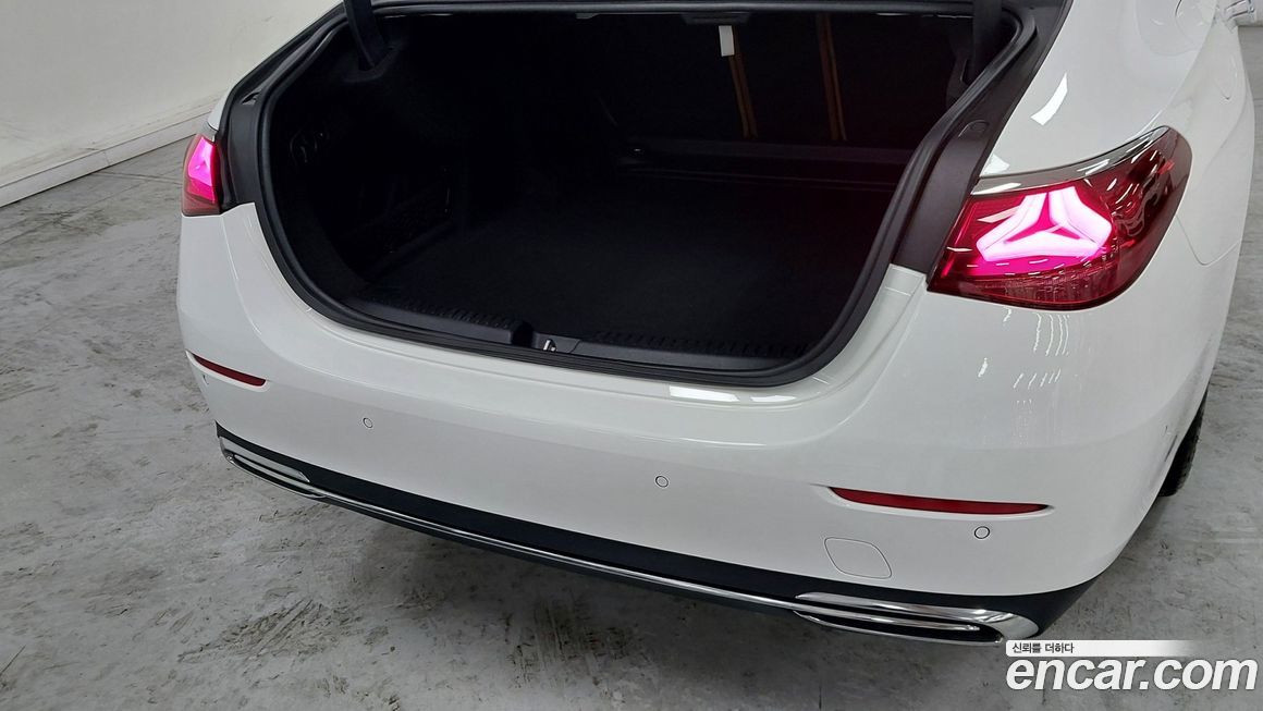 Mercedes-Benz E-Class 2024