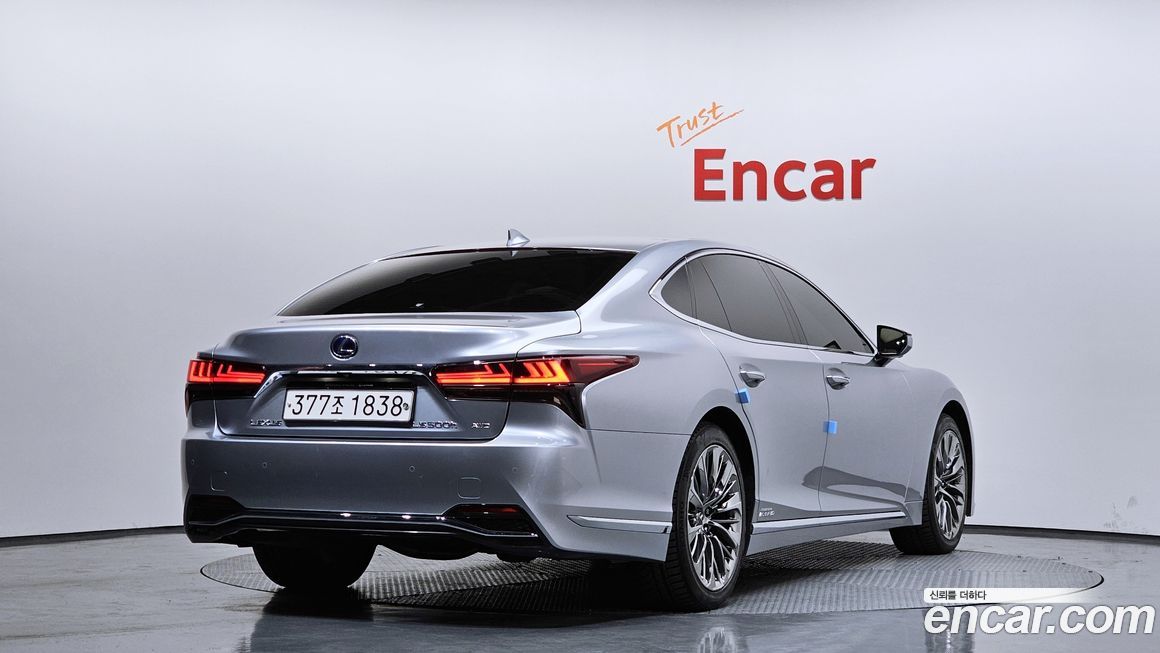 Lexus LS 2022