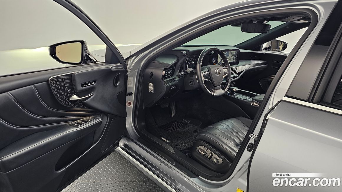 Lexus LS 2022