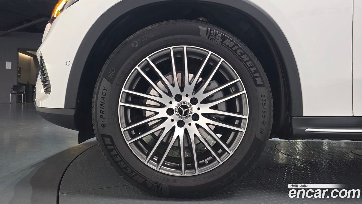 Mercedes-Benz GLC-Class 2025