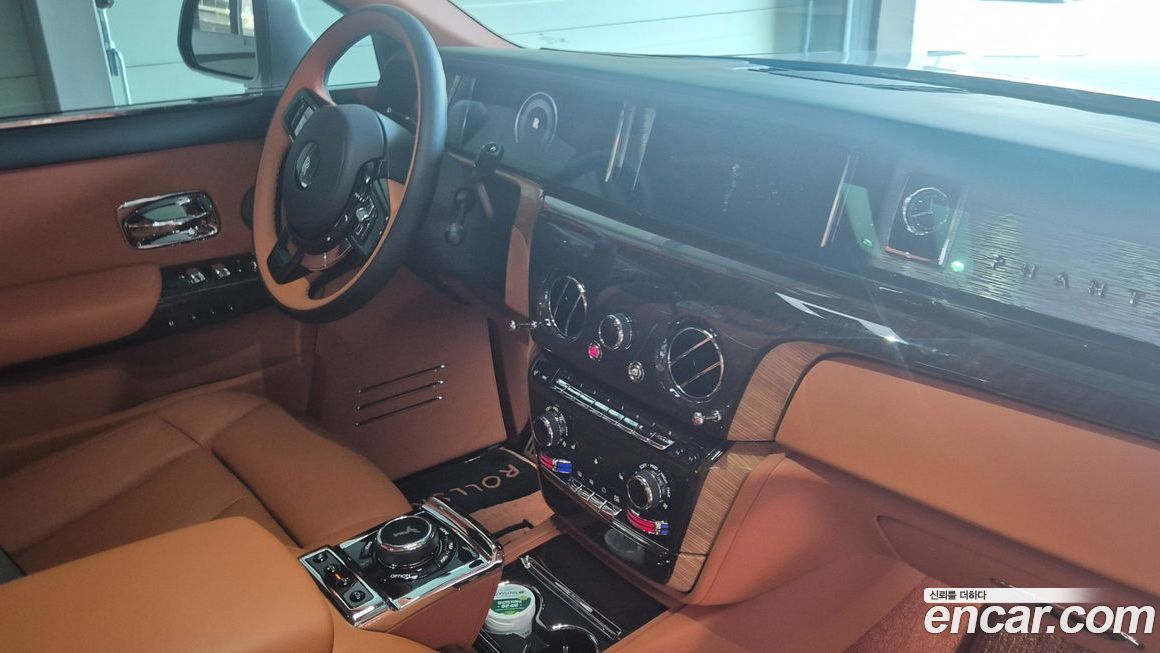 Rolls-Royce Phantom 2025
