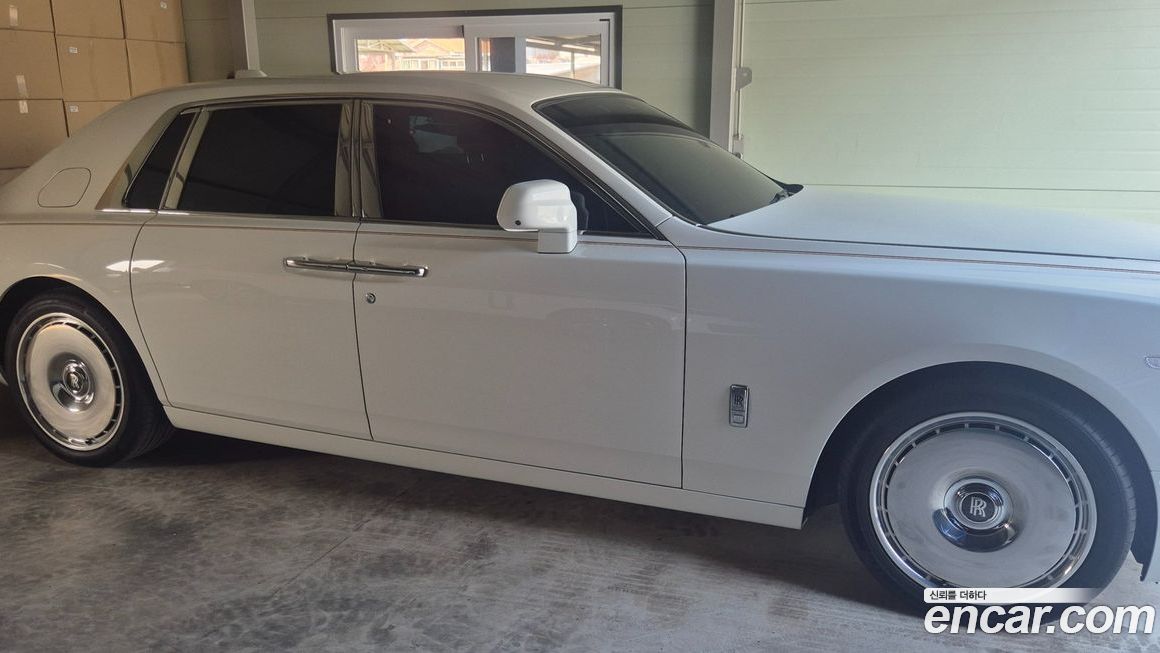Rolls-Royce Phantom 2025