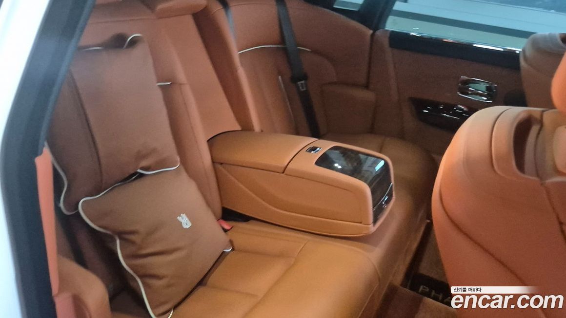 Rolls-Royce Phantom 2025