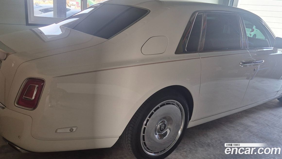 Rolls-Royce Phantom 2025