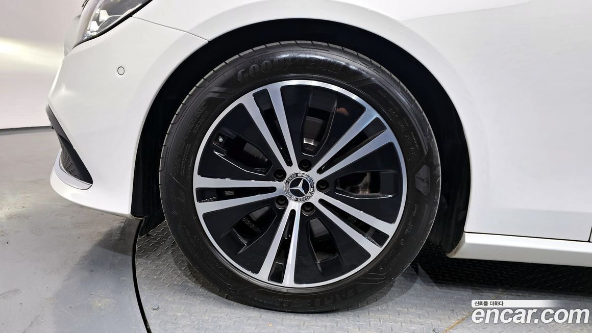 Mercedes-Benz E-Class 2021