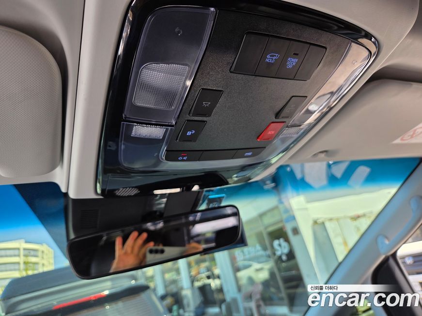 Hyundai Staria 2025