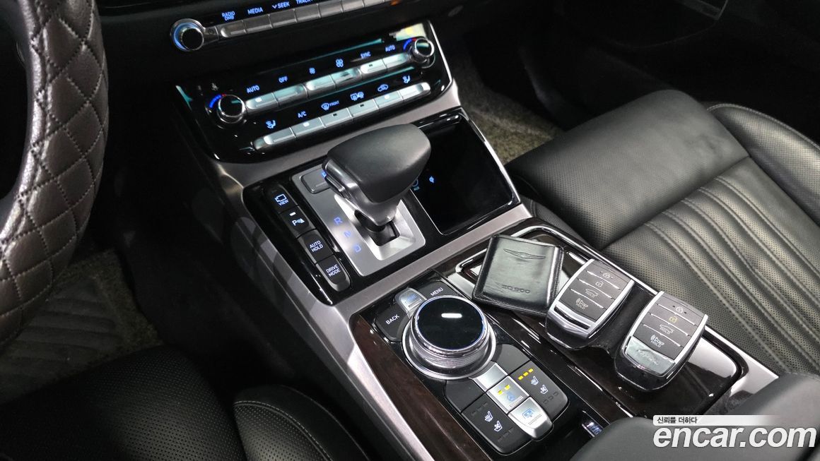 Genesis EQ900 2018