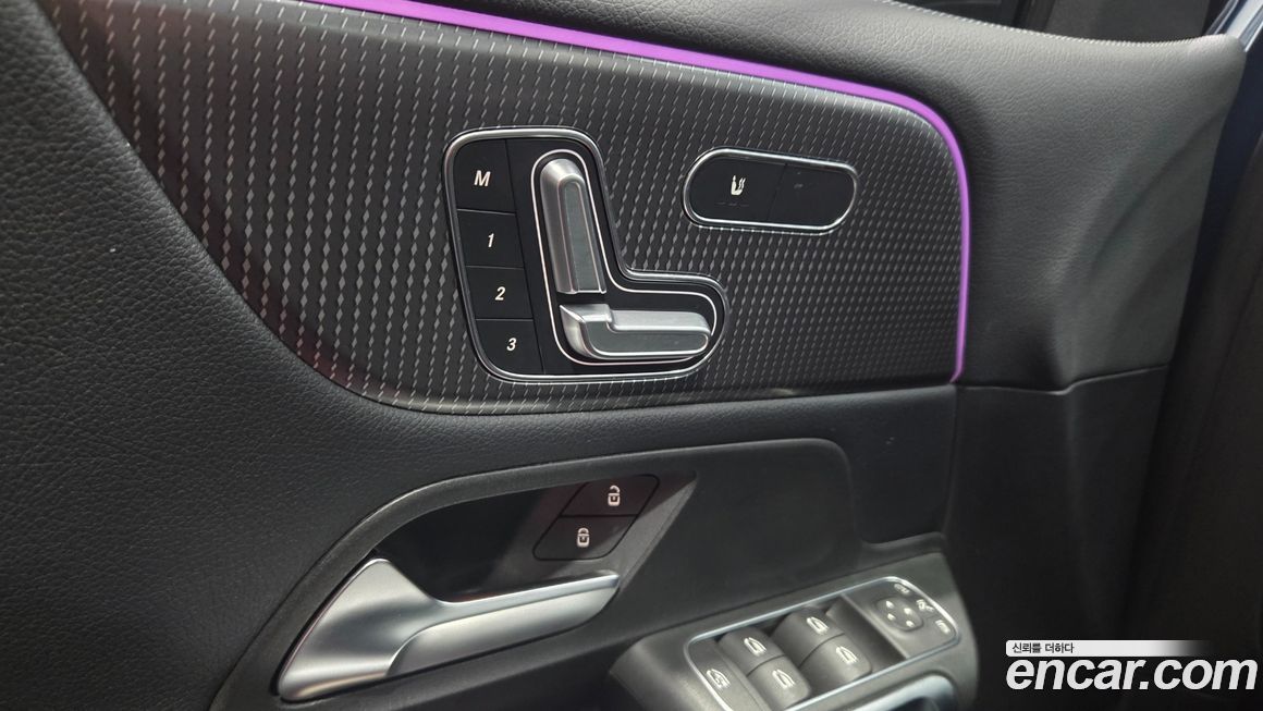 Mercedes-Benz GLB-Class 2021