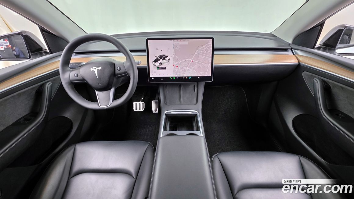 Tesla Model Y 2024