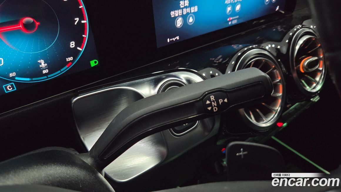 Mercedes-Benz GLB-Class 2021