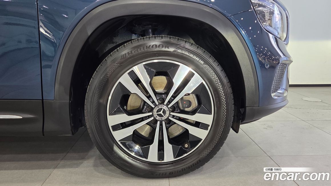 Mercedes-Benz GLB-Class 2021