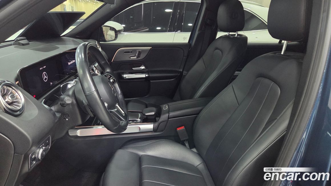 Mercedes-Benz GLB-Class 2021