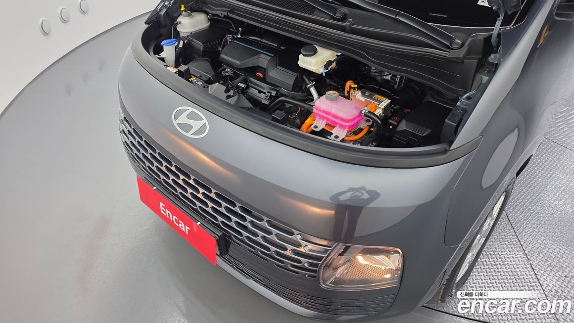 Hyundai Staria 2025