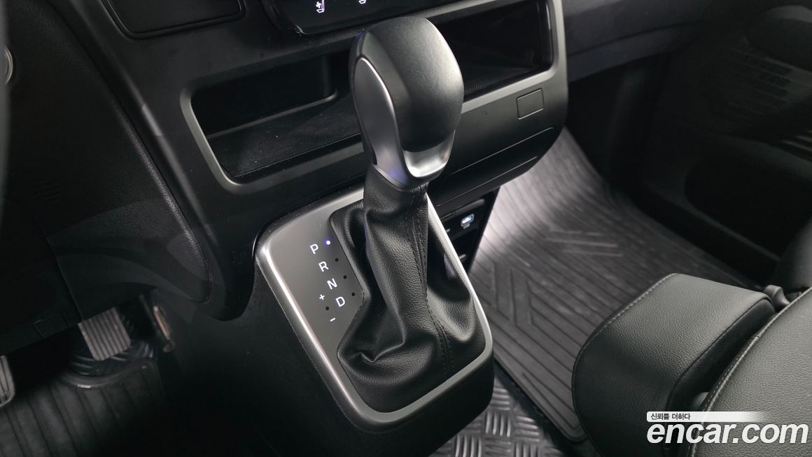 Hyundai Staria 2025