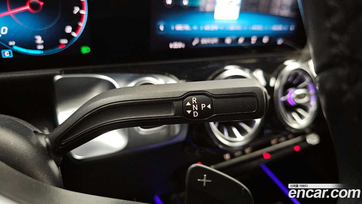 Mercedes-Benz GLB-Class 2020