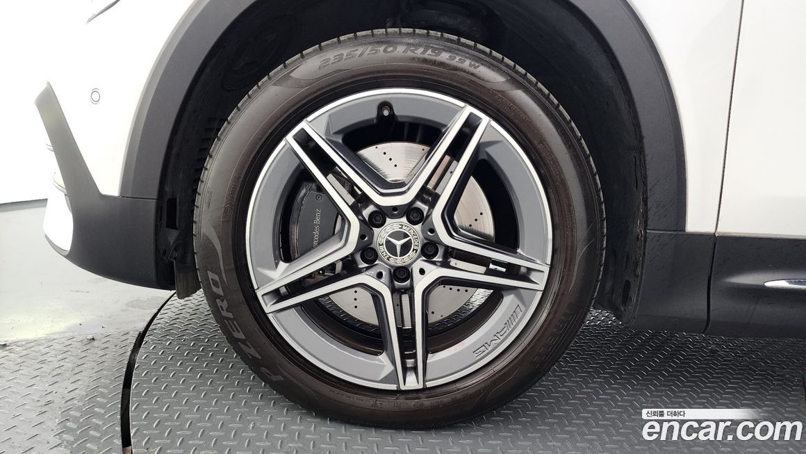 Mercedes-Benz GLB-Class 2020