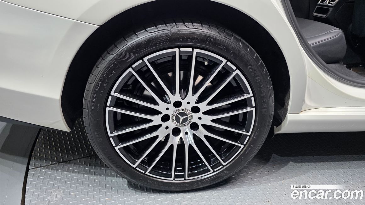 Mercedes-Benz C-Class 2022