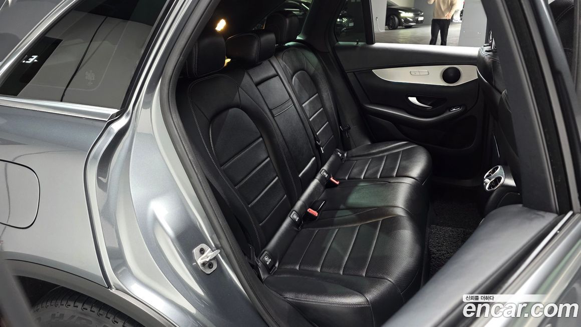 Mercedes-Benz GLC-Class 2021